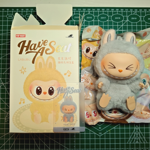 Labubu Have A seat "HEHE" - Picture 4 of 4